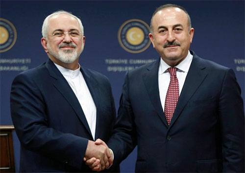 Los ministros de Exteriores de Irán, Mohamad Javad Zarif, y de Turquía, Mevlut Cavusoglu